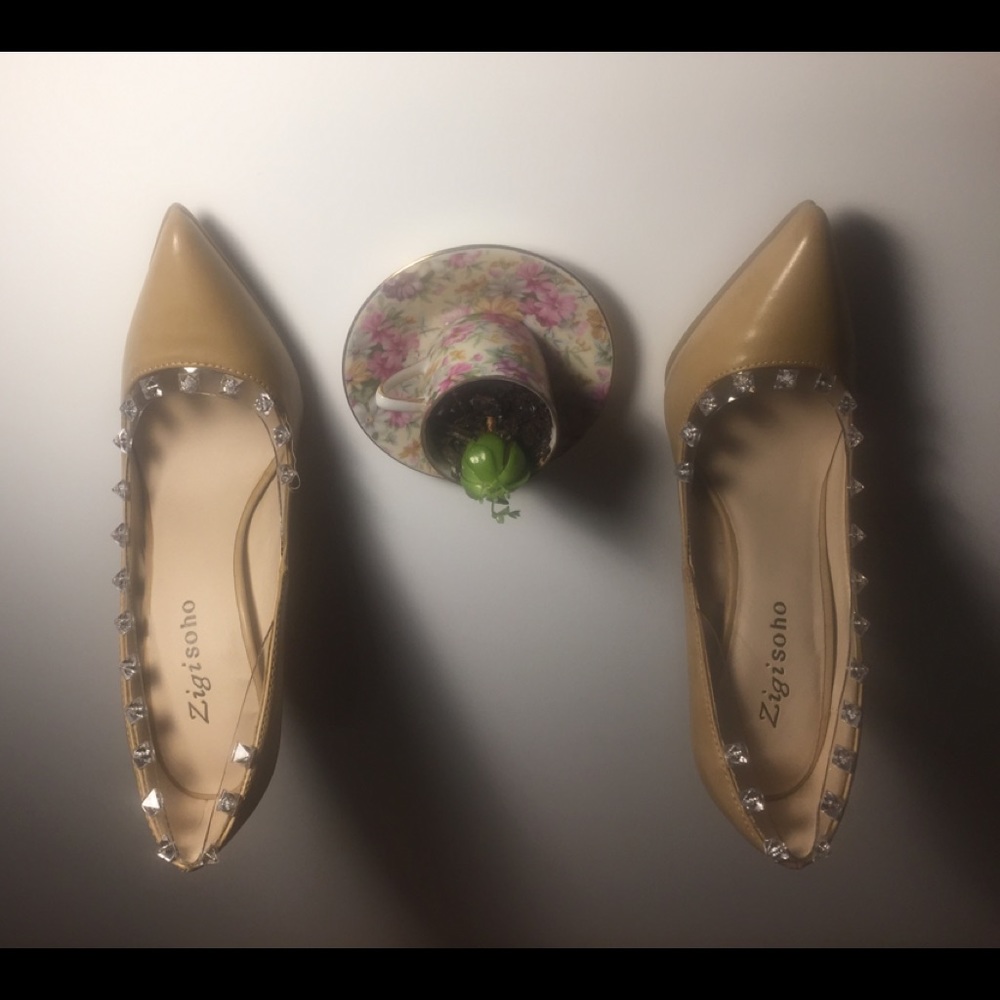 Women’s Nude Heels with gems in size 6 NWT